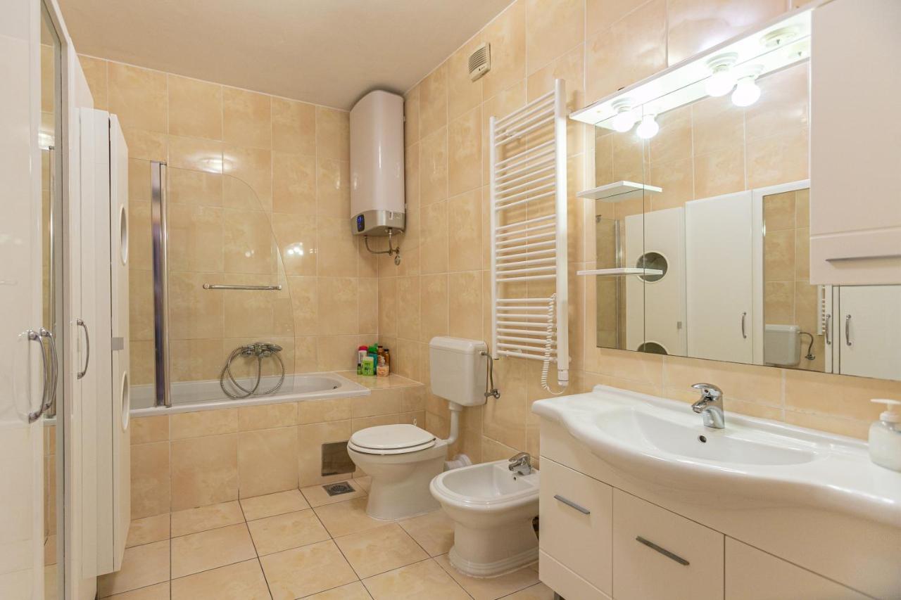 Apartment Relax Whit Big Terrace 170M2 Near The Beach Сплит Экстерьер фото